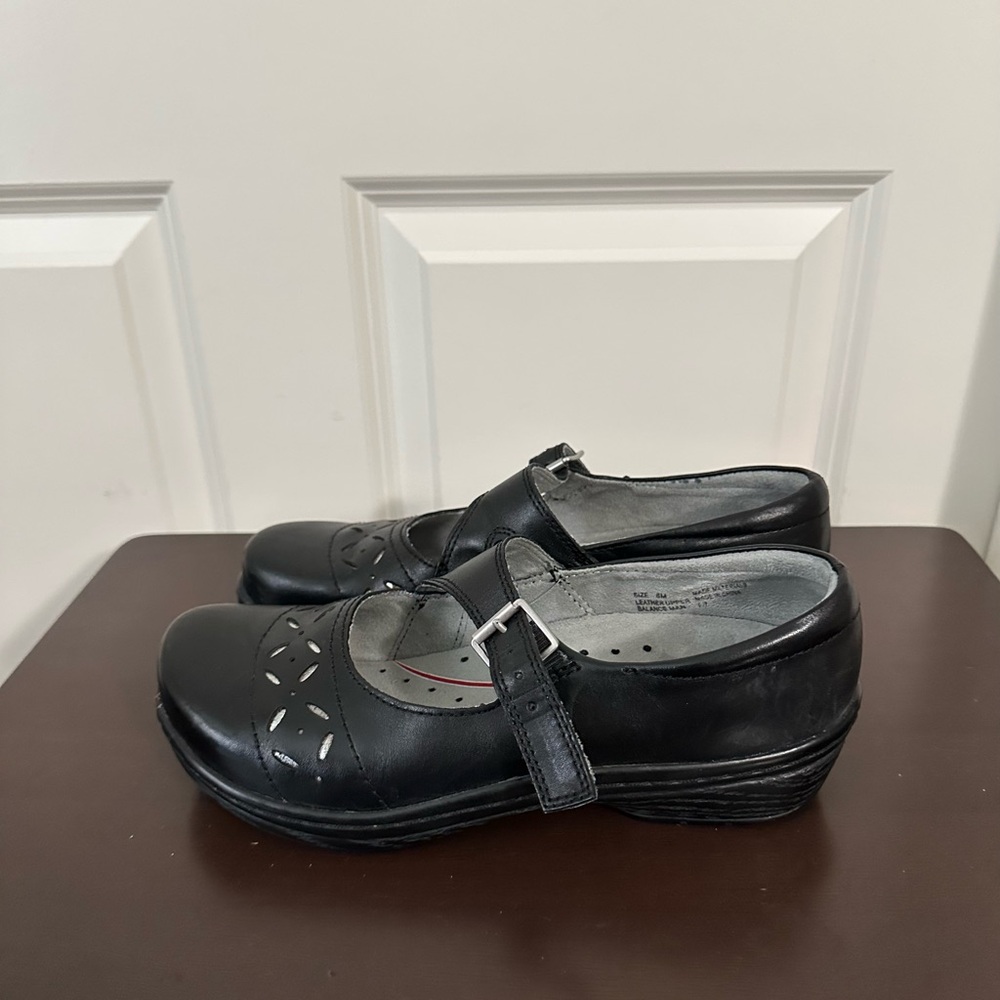 Klogs USA Women's Black Madrid Clog Size 8 - Picture 3 of 11